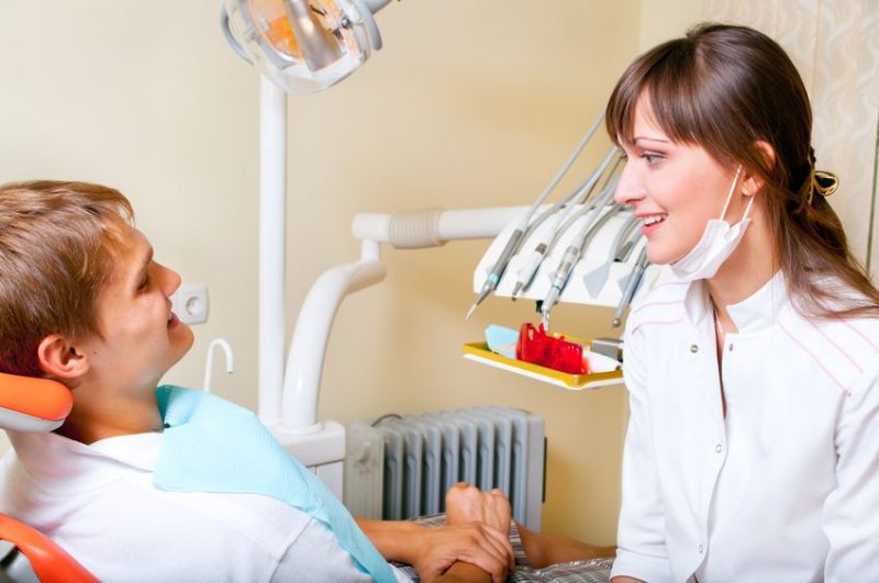 4 Things Your Dentist Can Spot Just By Looking at Your Teeth